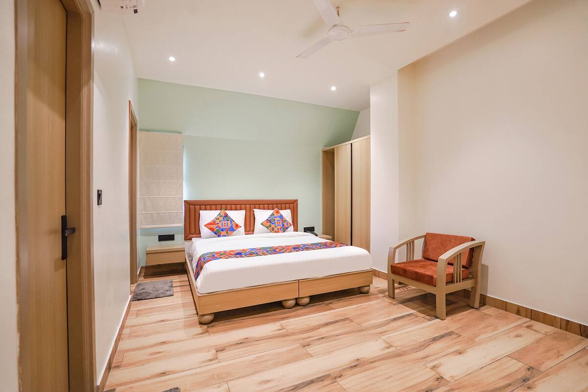 ห้องพรีเมียม | ผ้าปูที่นอนฝ้ายอียิปต์, เครื่องนอนระดับพรีเมียม, ตู้นิรภัยในห้องพัก