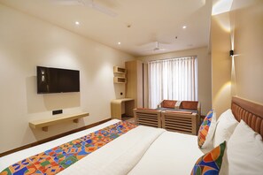 Egyptian cotton sheets, premium bedding, in-room safe, free WiFi - Fabhotel Ip Indrapuram (Ghaziabad)