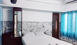 Egyptian cotton sheets, premium bedding, in-room safe, free WiFi - Fabexpress Aabriz Residency (Kanayannur)