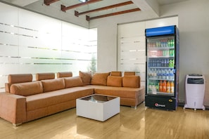Lobby sitting area - Fabhotel Emersion Residency (Pune)