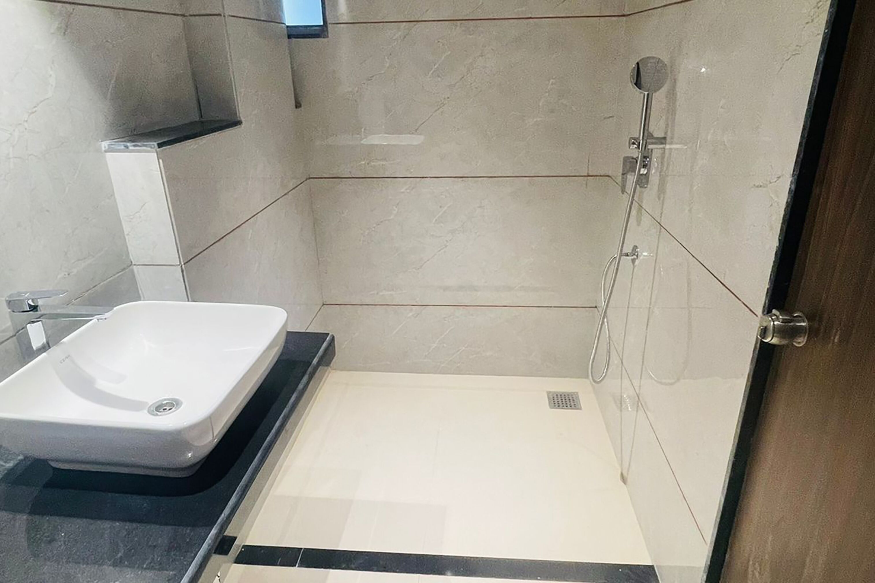 Ducha, cabezal de ducha tipo lluvia, artículos de tocador gratuitos