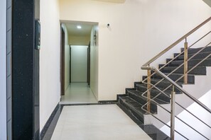 Lobby - Fabhotel Emersion Residency (Pune)