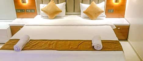 Egyptian cotton sheets, premium bedding, in-room safe, free WiFi