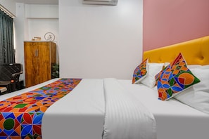 Egyptian cotton sheets, premium bedding, in-room safe, free WiFi - Fabhotel Sky City (Surat)