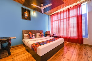 Premium Room | Egyptian cotton sheets, premium bedding, in-room safe - Fabhotel Kgf (Kasauli)