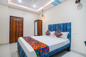 Egyptian cotton sheets, premium bedding, in-room safe - Fabhotel Grand Broholic (Hyderabad)