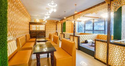 Fabhotel Grand Broholic