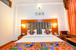 Executive Room | Egyptian cotton sheets, premium bedding, in-room safe - Fabhotel Prime Hemkunth (Kasauli)