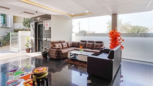 Lobby sitting area - Fabhotel Lio7 Grand (Hyderabad)