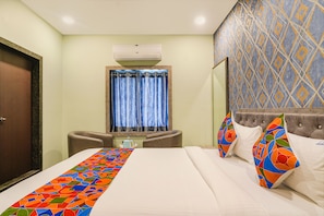 Egyptian cotton sheets, premium bedding, in-room safe, soundproofing - Fabhotel Lio7 Grand (Hyderabad)