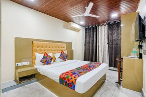 Egyptian cotton sheets, premium bedding, in-room safe - Fabexpress Earth Paradise (Mumbai)
