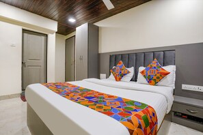 Egyptian cotton sheets, premium bedding, in-room safe - Fabexpress Earth Paradise (Mumbai)