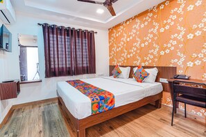 Egyptian cotton sheets, premium bedding, in-room safe - Fabexpress Symphony Suites (Bengaluru)