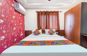 Egyptian cotton sheets, premium bedding, in-room safe - Fabexpress Symphony Suites (Bengaluru)