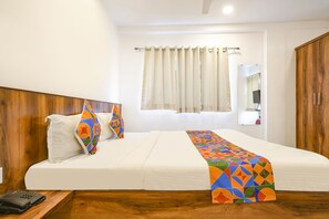 1 bedroom, Egyptian cotton sheets, premium bedding, in-room safe