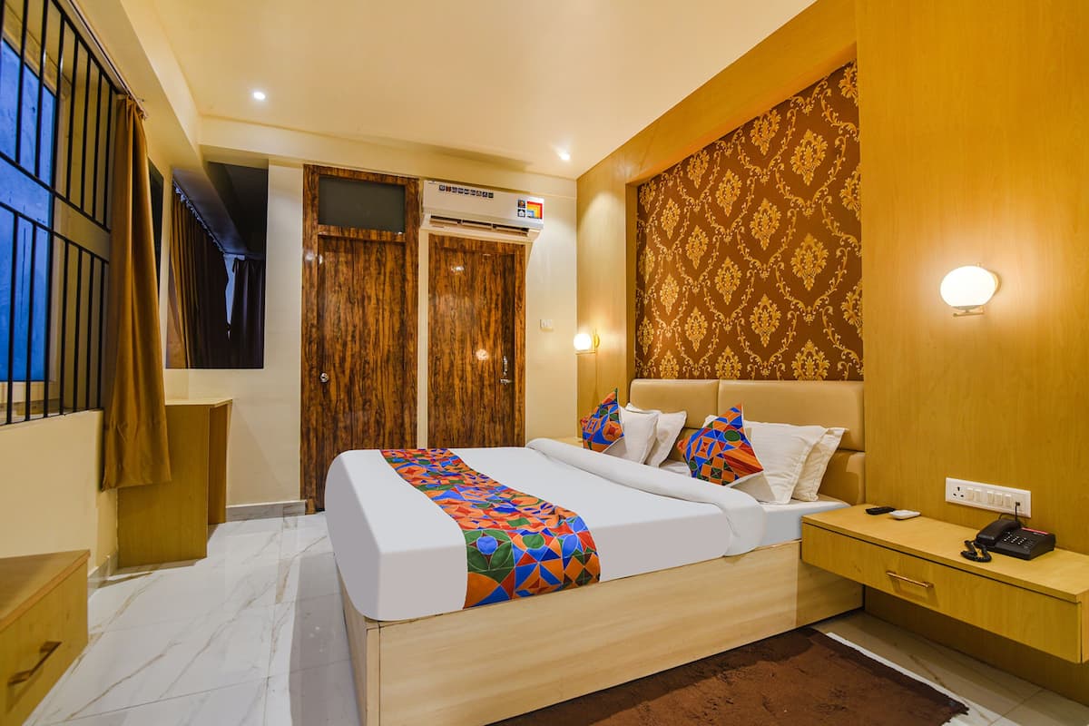 Egyptian cotton sheets, premium bedding, in-room safe