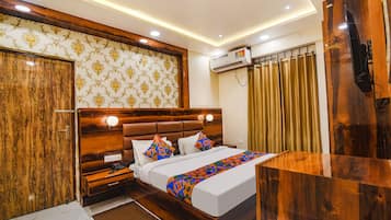 Egyptian cotton sheets, premium bedding, in-room safe