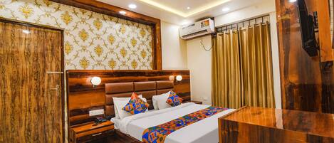 Egyptian cotton sheets, premium bedding, in-room safe