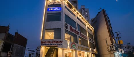 Mặt tiền nơi lưu trú