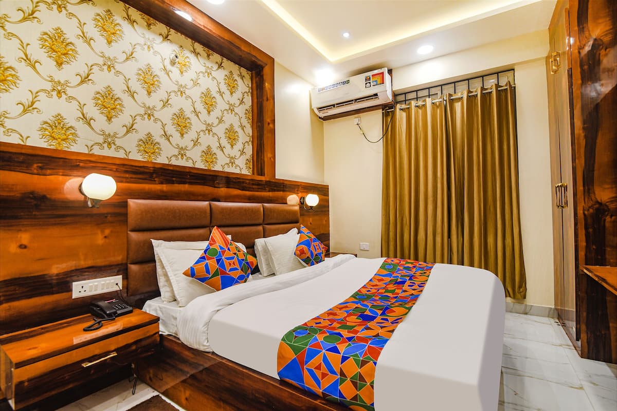Egyptian cotton sheets, premium bedding, in-room safe
