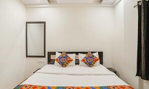 Deluxe Room | Egyptian cotton sheets, premium bedding, in-room safe - Fabhotel Royal Stay (Nagpur)