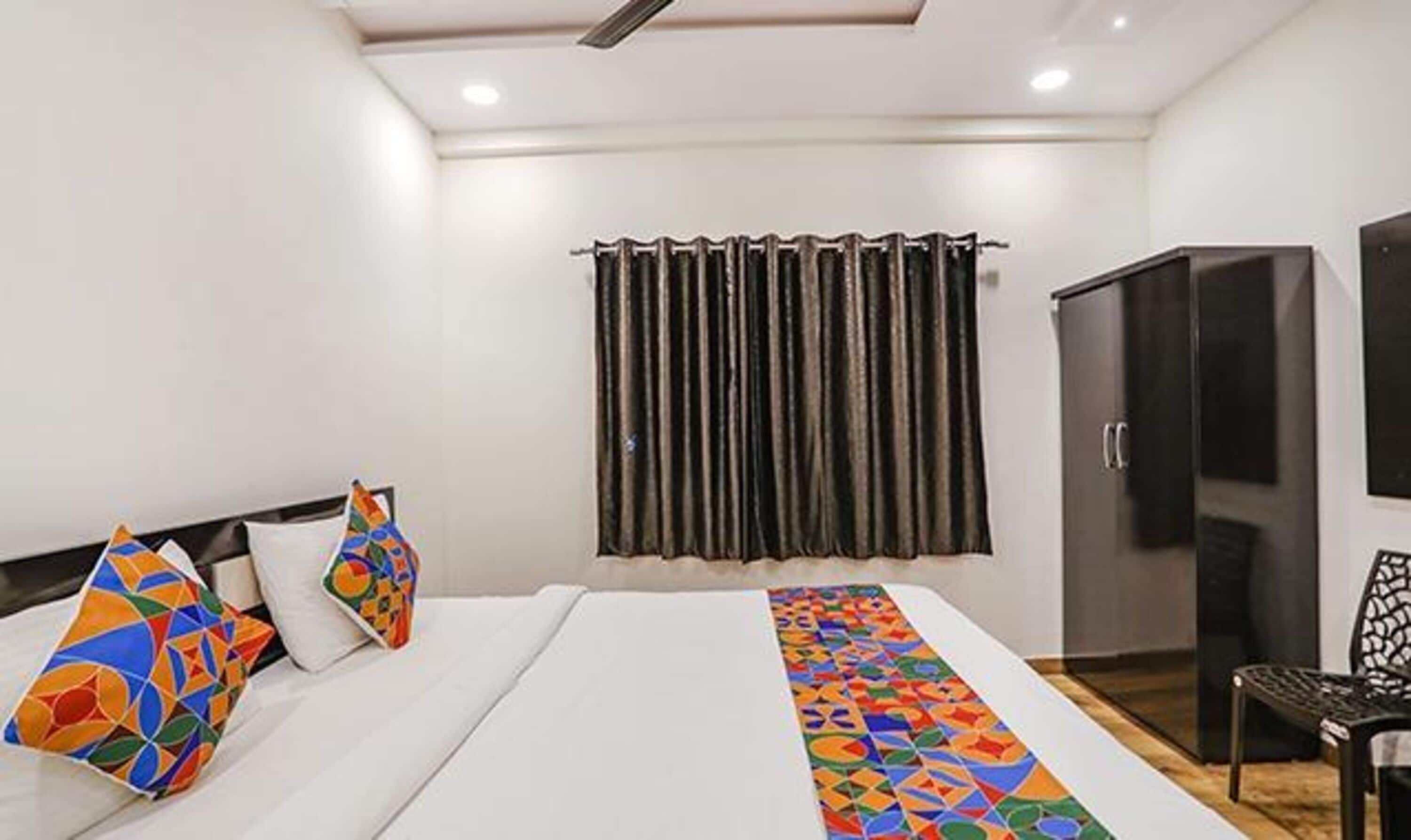 Egyptian cotton sheets, premium bedding, in-room safe
