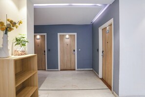 Lobby - FabHotel JHS Studio- Nr. Phase 1 Metro Station Gurgaon (Gurugram)