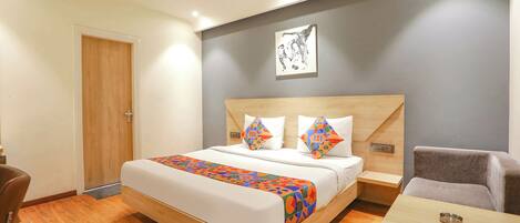 Egyptian cotton sheets, premium bedding, in-room safe, soundproofing