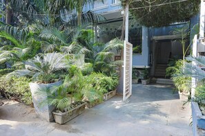 Property entrance - FabHotel JHS Studio- Nr. Phase 1 Metro Station Gurgaon (Gurugram)