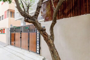 Property entrance - FabHotel Home Tree Service Apartment I (Chennai)