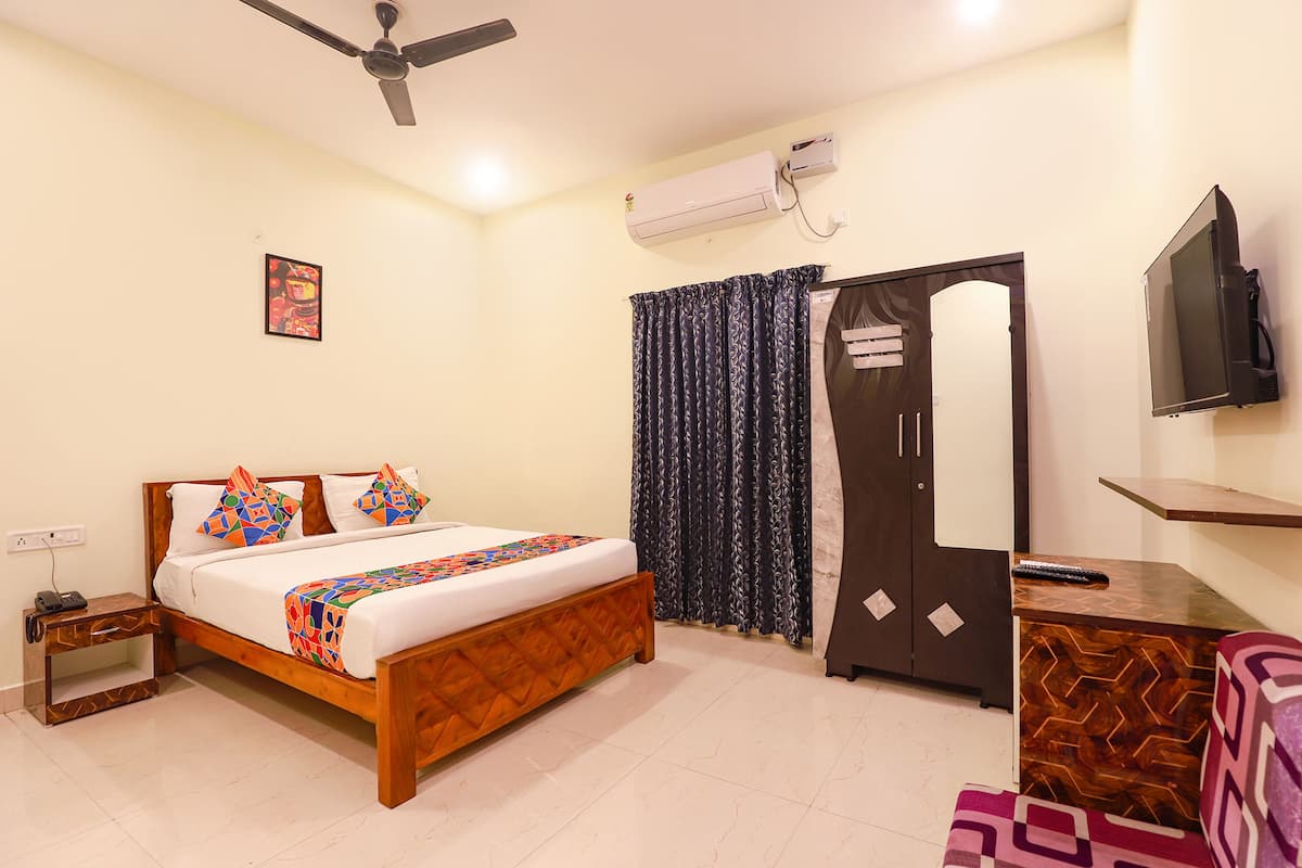 Deluxe Room | Egyptian cotton sheets, premium bedding, in-room safe