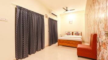 Egyptian cotton sheets, premium bedding, in-room safe