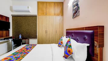 Egyptian cotton sheets, premium bedding, in-room safe