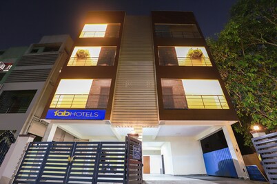 Fabhotel Home Tree Service Apartment Kolathur