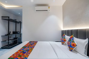 Egyptian cotton sheets, premium bedding, in-room safe