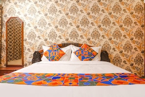 Egyptian cotton sheets, premium bedding, in-room safe
