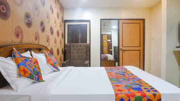 Egyptian cotton sheets, premium bedding, in-room safe