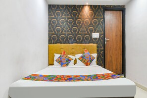 Egyptian cotton sheets, premium bedding, in-room safe - Fabexpress Shree (Indore)
