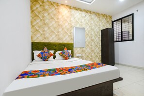 Egyptian cotton sheets, premium bedding, in-room safe - Fabexpress Shree (Indore)