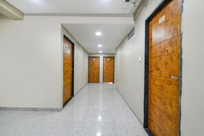 Lobby - Fabhotel Classic Inn (Indore)