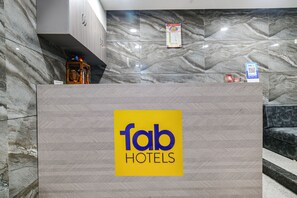 Reception - Fabhotel Classic Inn (Indore)