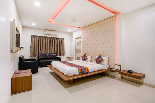 Luxury Room | Egyptian cotton sheets, premium bedding, in-room safe, soundproofing - Fabhotel Rvg (Vadodara)