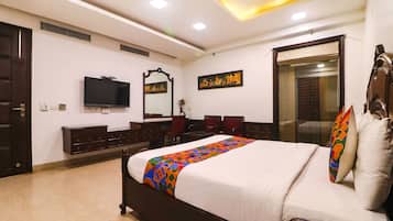 Egyptian cotton sheets, premium bedding, in-room safe, soundproofing