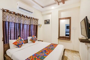 Egyptian cotton sheets, premium bedding, in-room safe - Fabhotel Seva Service Apartment (Nagpur)