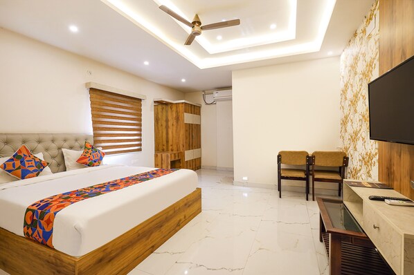 1 bedroom, Egyptian cotton sheets, premium bedding, in-room safe