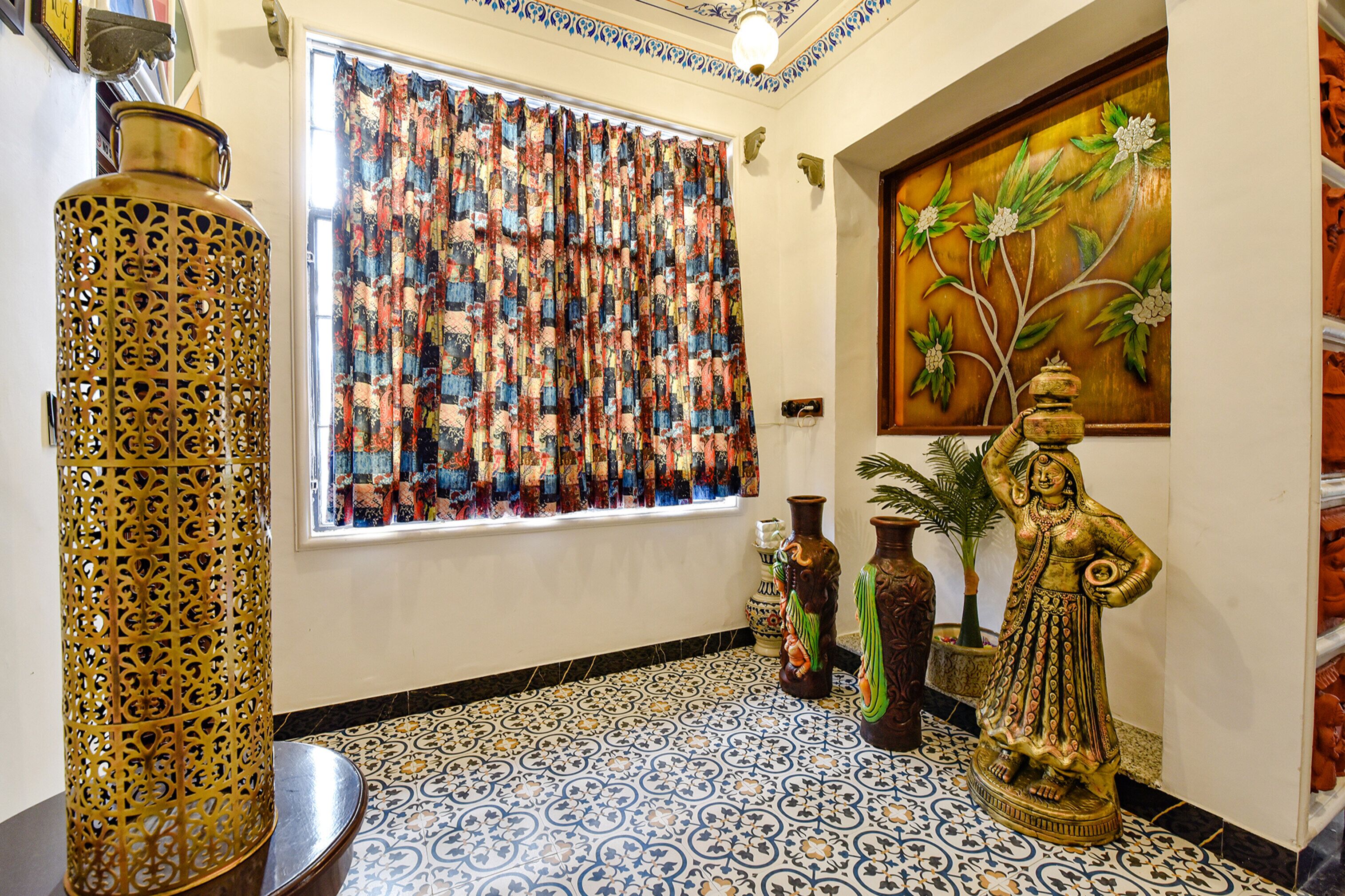 28-tums LCD-tv med kabelkanaler