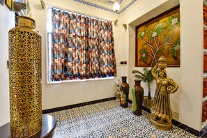 28-inch LCD TV with cable channels - Fabhotel Ambika Chirwa House (Udaipur)