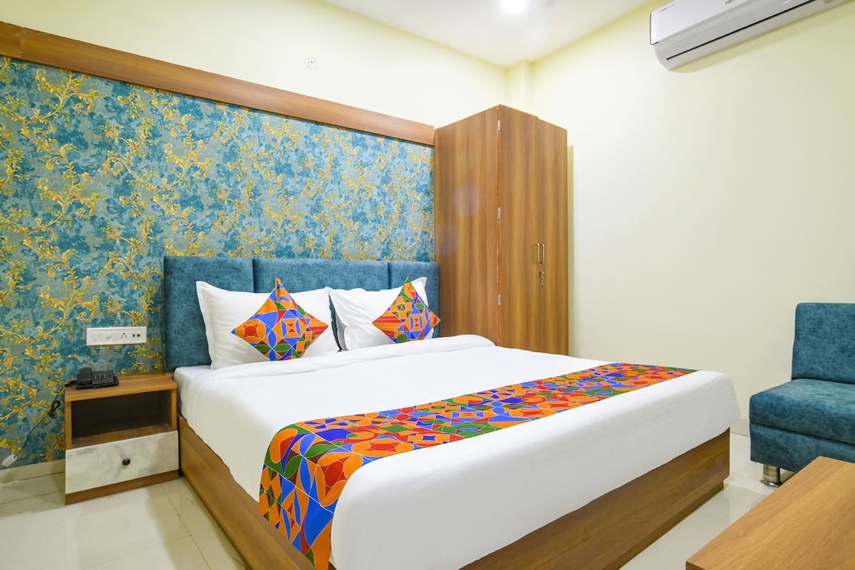 Deluxe Room | Egyptian cotton sheets, premium bedding, in-room safe