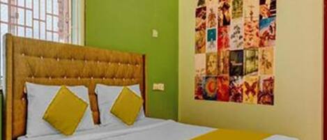 Egyptian cotton sheets, premium bedding, in-room safe, free WiFi