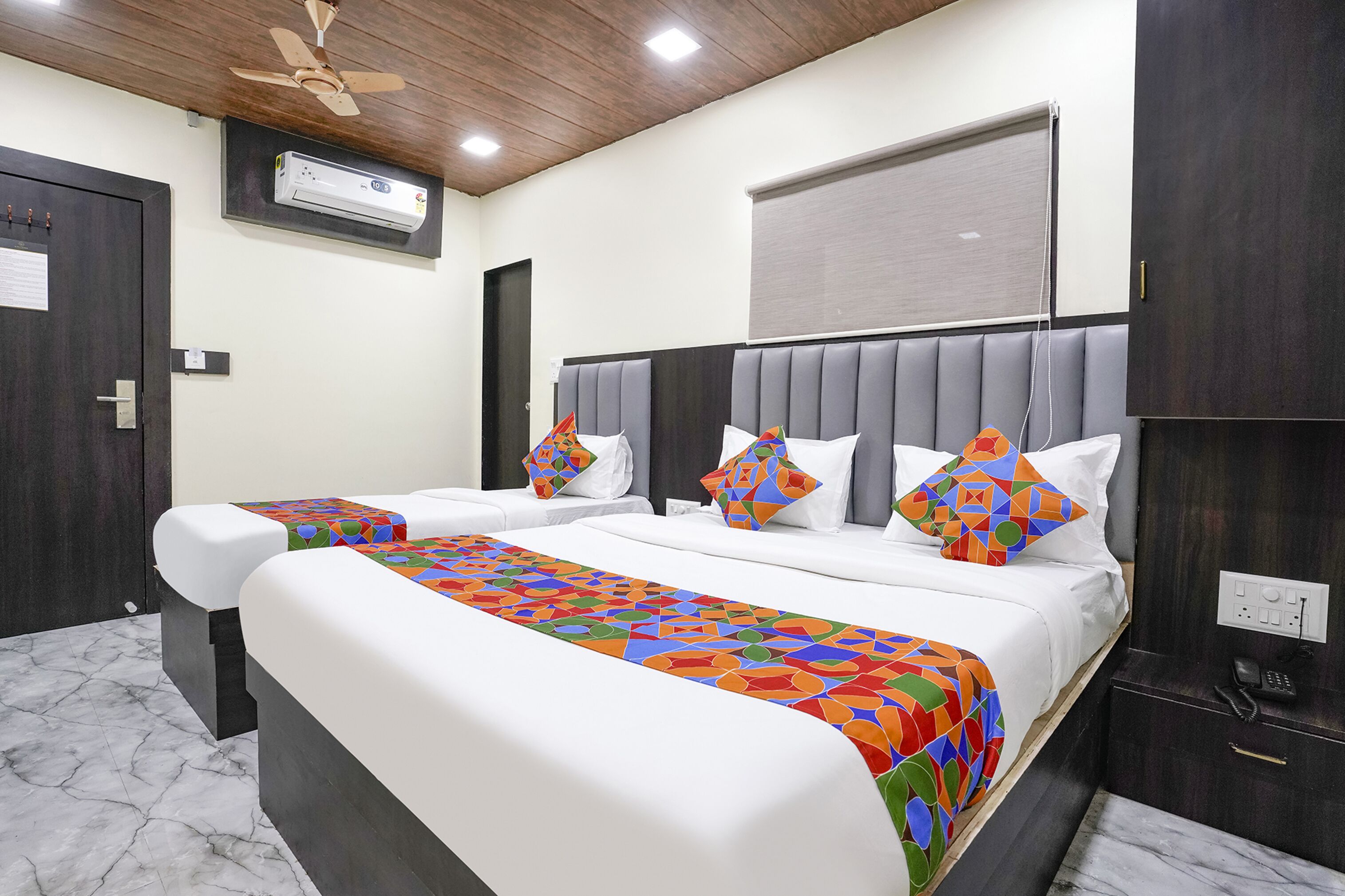 Egyptian cotton sheets, premium bedding, in-room safe, free WiFi